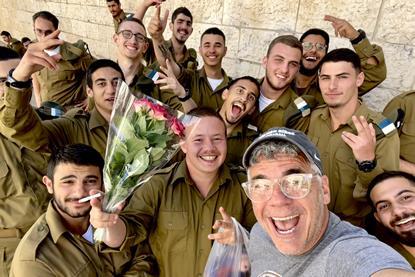 IsraeliSoldiersOnTheWayToTheFront